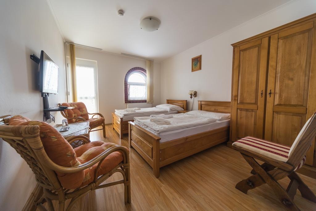 Tokaj Zlata Putna - Restaurant & Pension Vinicky Eksteriør bilde