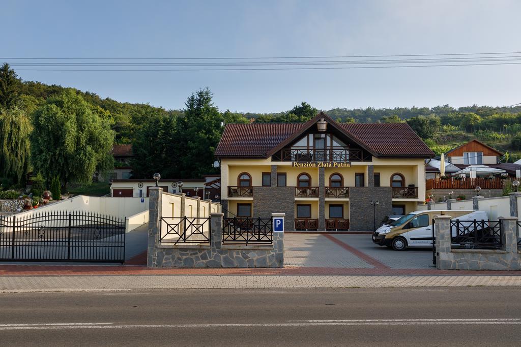 Tokaj Zlata Putna - Restaurant & Pension Vinicky Eksteriør bilde